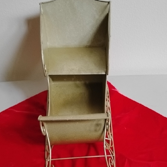 D- NWOT Gold Decorative Sleigh - Picture 10 of 10
